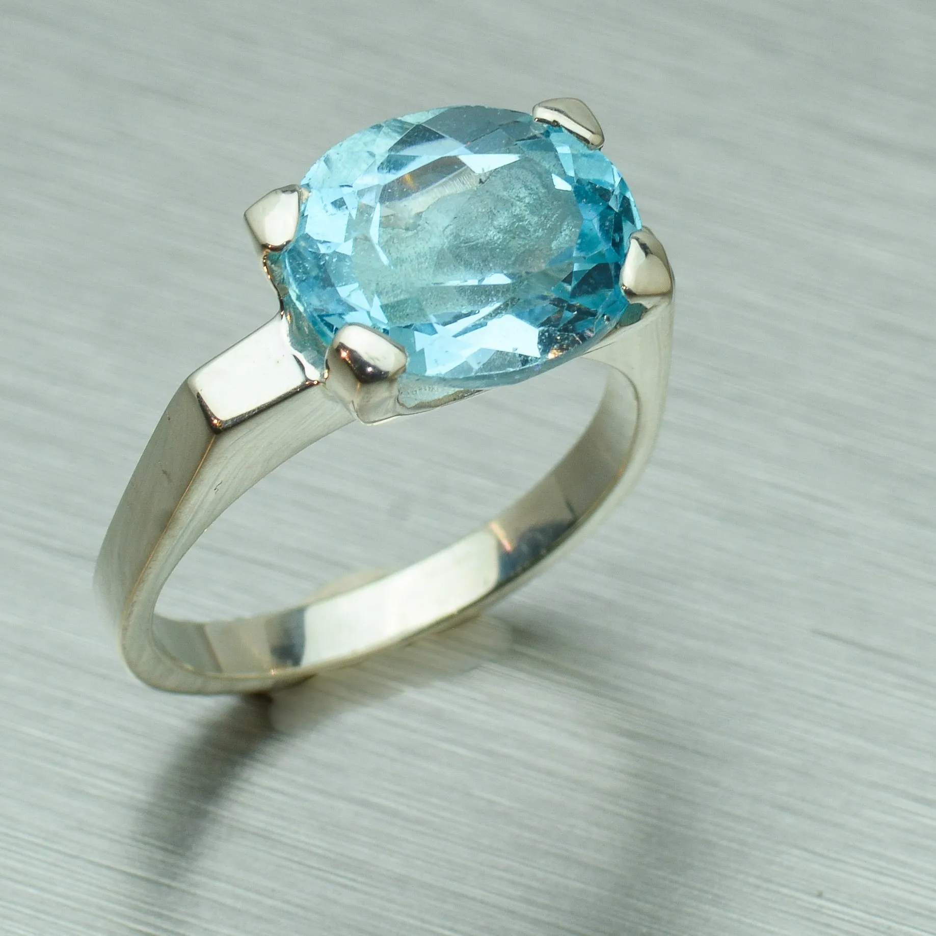 Blue Topaz Clawset Ring, 925 Sterling Silver.