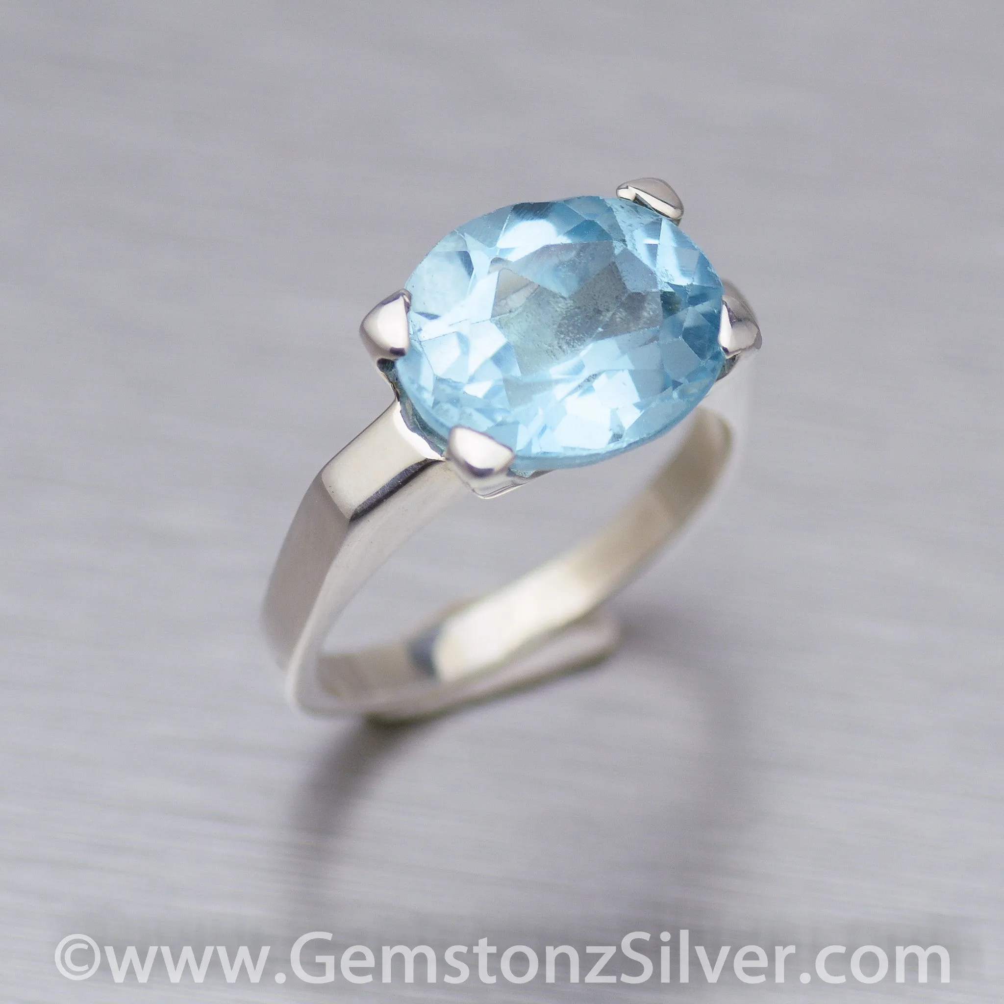 Blue Topaz Clawset Ring, 925 Sterling Silver.