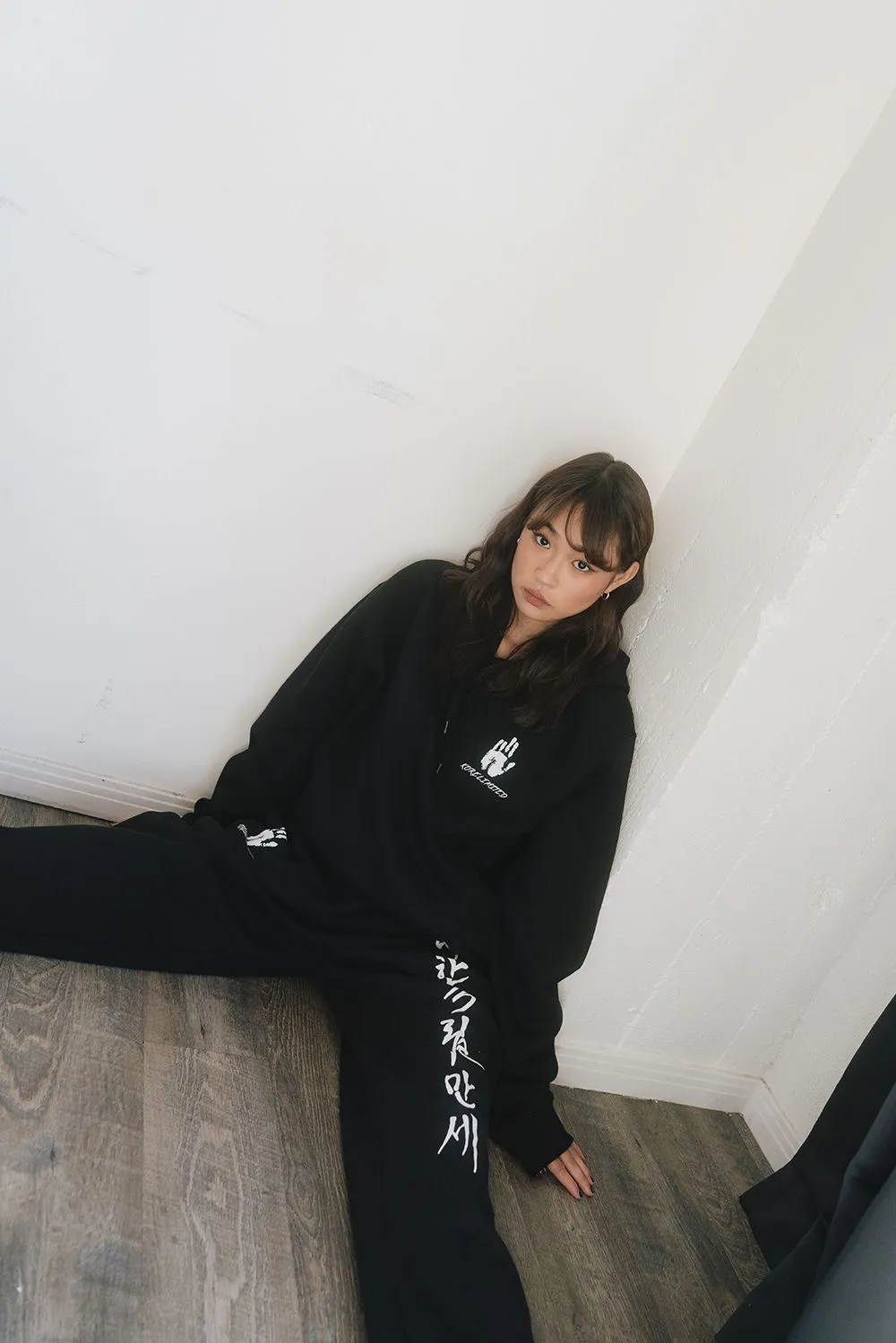 LONG LIVE INDEPENDENCE OF KOREA SWEATPANTS (BLACK)